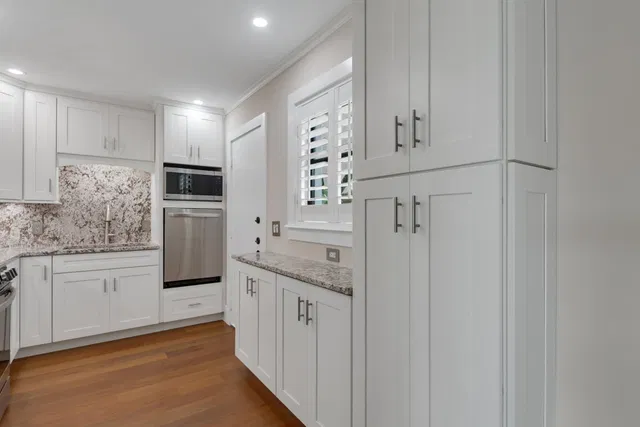 Unit 206 photo 6