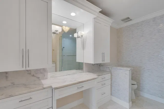 Unit 206 photo 16