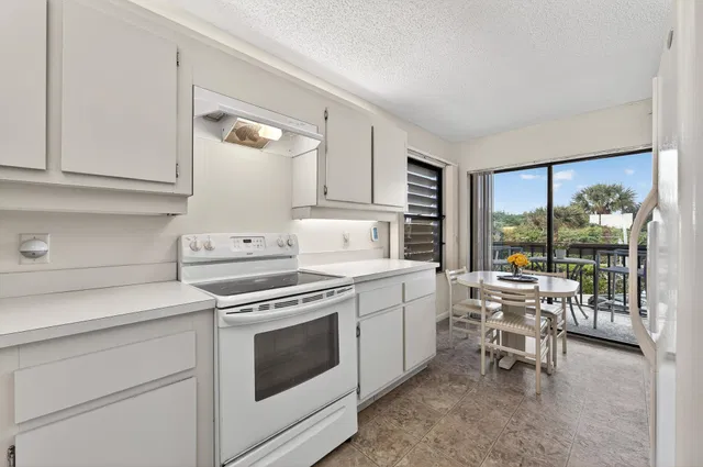 Unit 106 photo 26