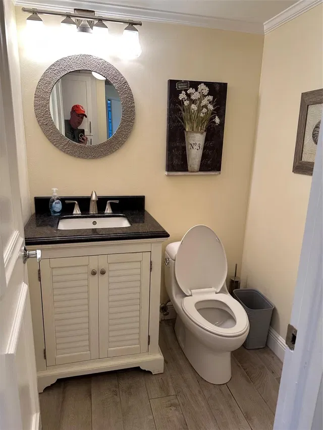 Unit 104 photo 9