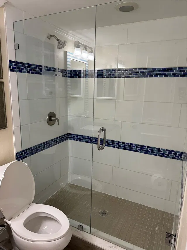 Unit 104 photo 15