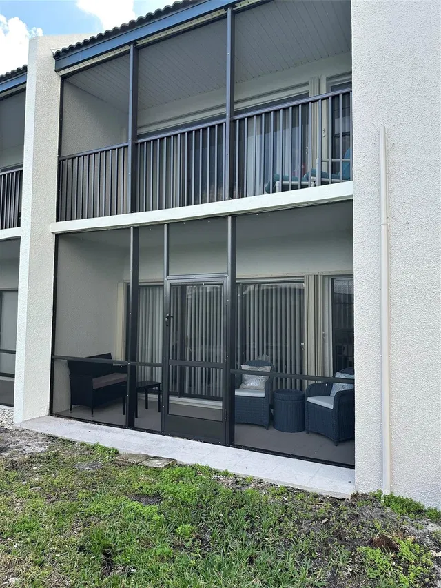 Unit 104 photo 17