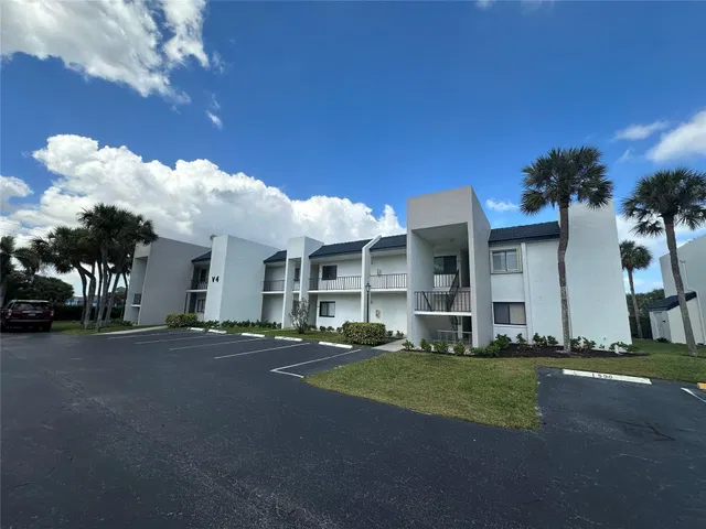 Unit 104 photo 20