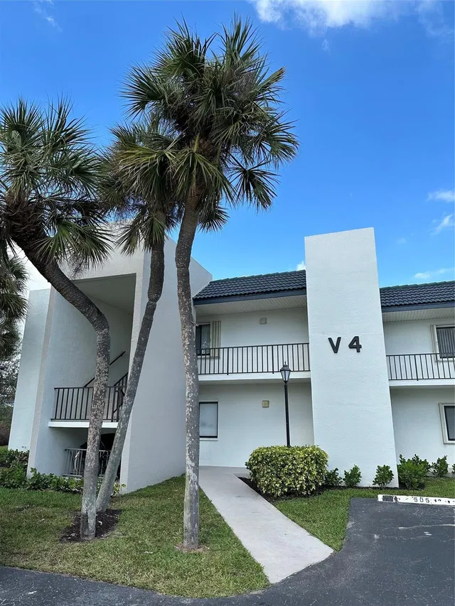 Unit 104 photo 21