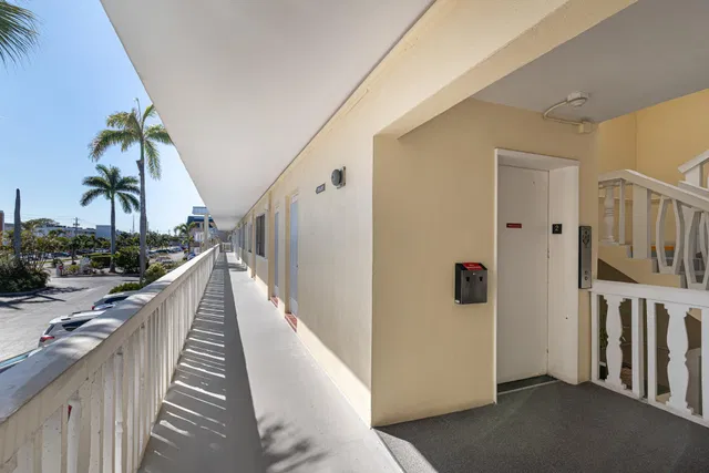 Unit 207 photo 4