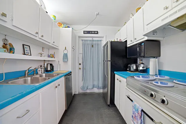 Unit 207 photo 8