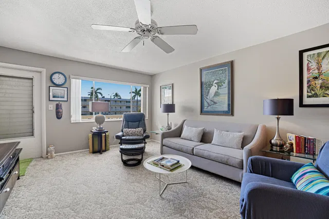 Unit 207 photo 11