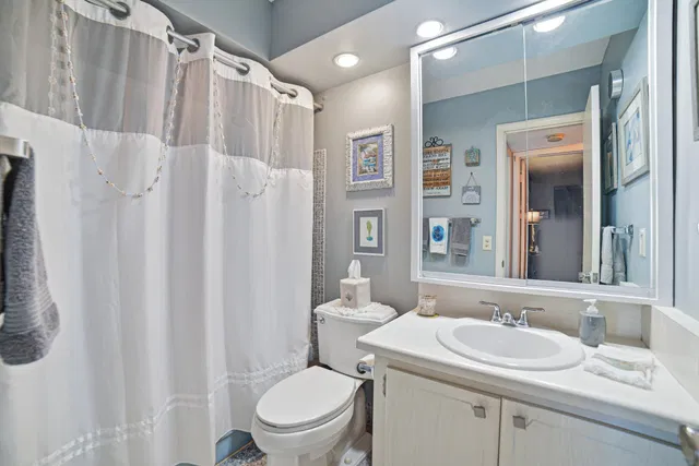 Unit 207 photo 13
