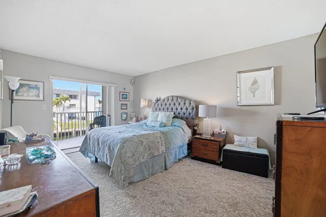 Unit 207 photo 14
