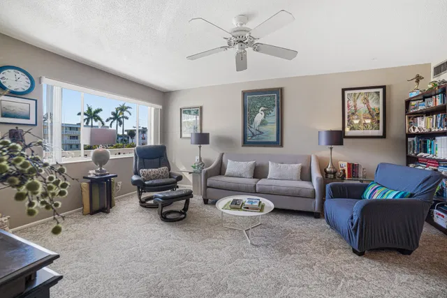 Unit 207 photo 18