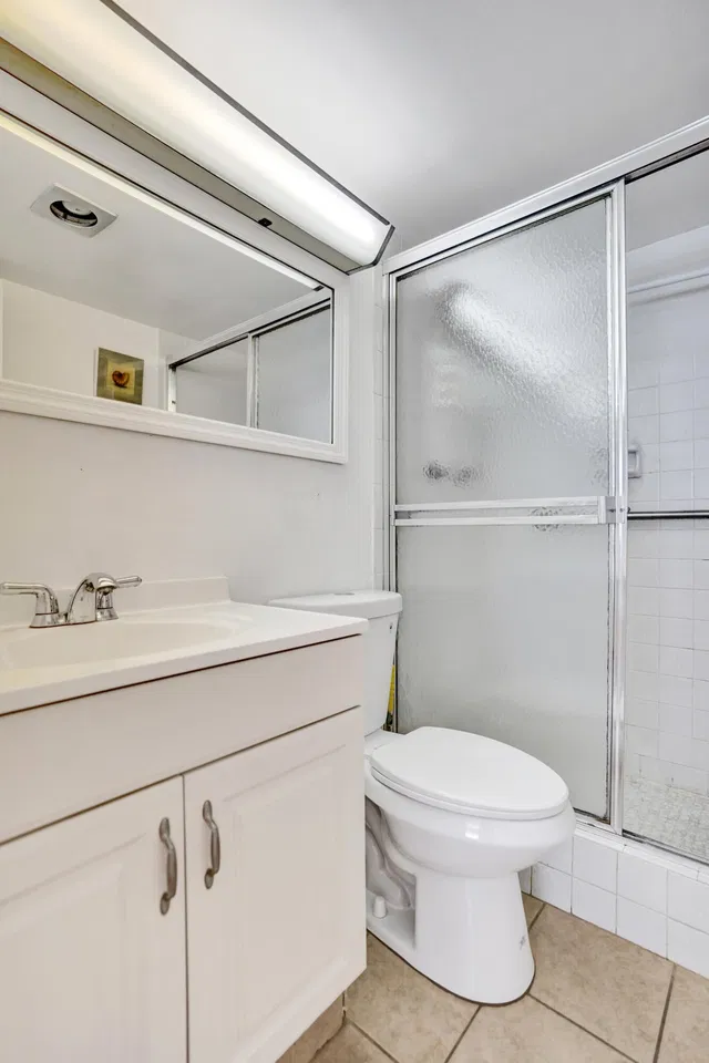 Unit 404 photo 6