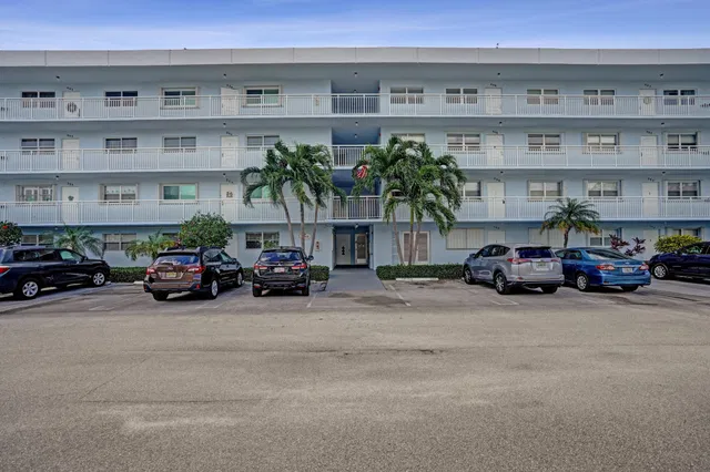 Unit 404 photo 12