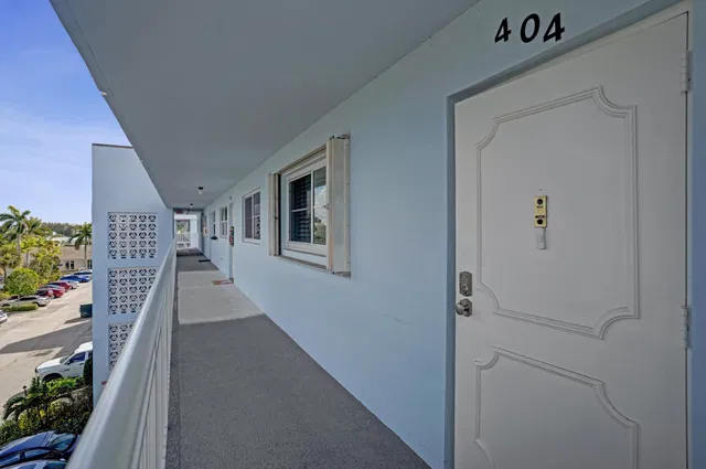 Unit 404 photo 13