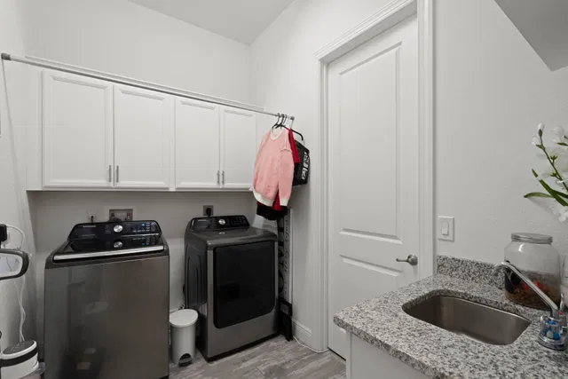 Residence photo 24
