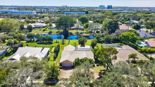 Boca Bath & Tennis Residence photo 8