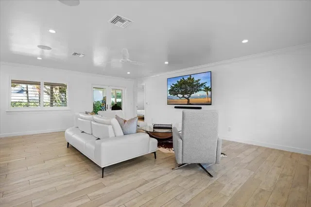  Residence photo 8