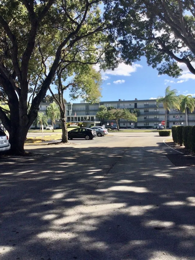 Unit 110 photo 11