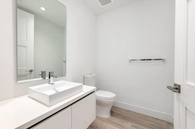 Tower 155 Unit 516 photo 19