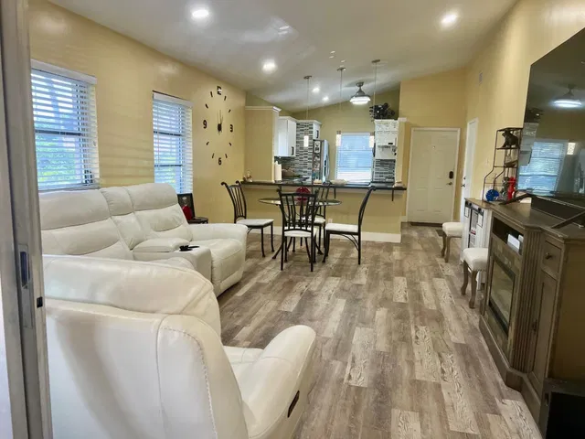  Unit 8053 photo 5