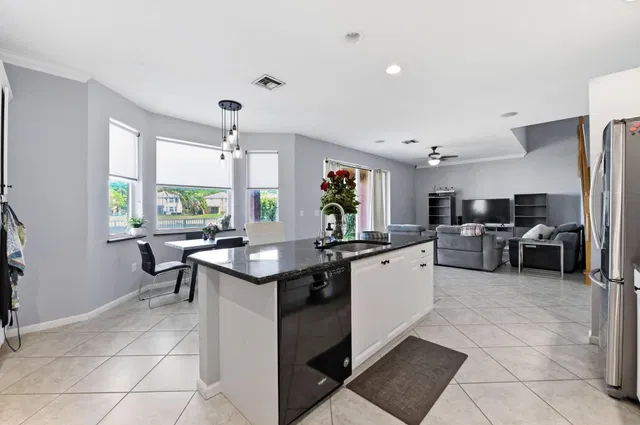 Residence photo 5