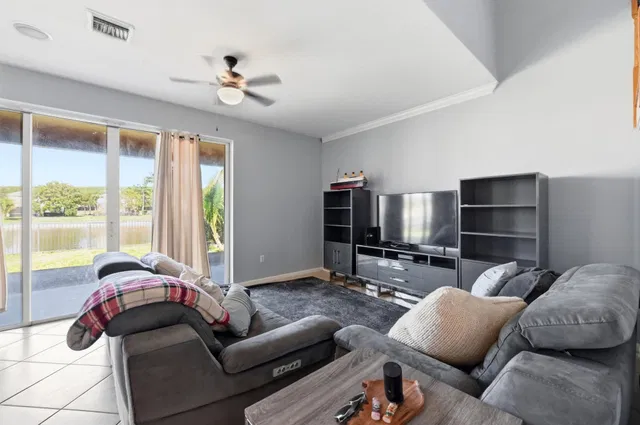 Residence photo 9