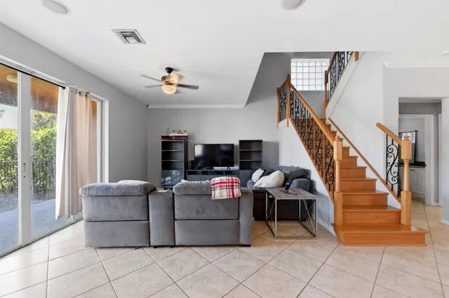 Residence photo 12