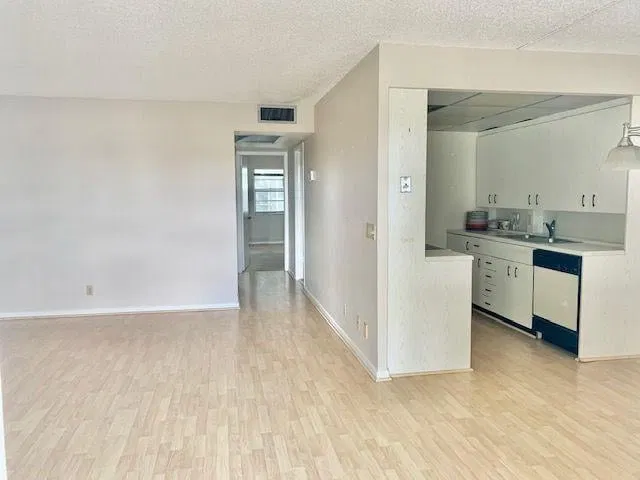 Residence photo 3