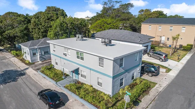 Residence photo 2