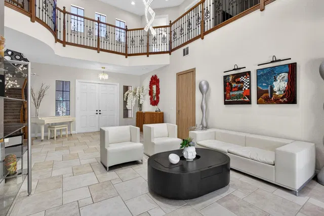  Residence photo 12