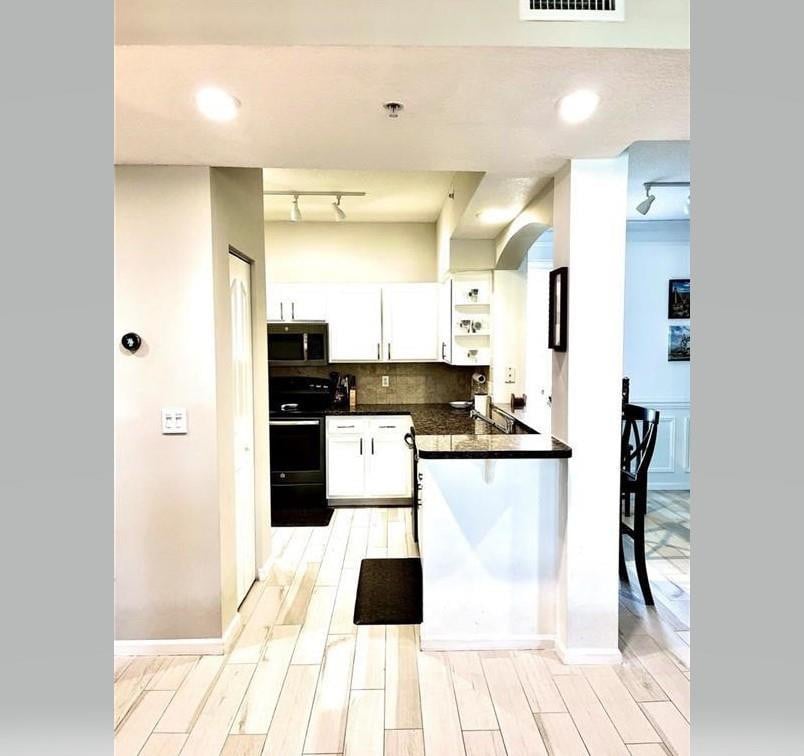 Unit 308 photo 4