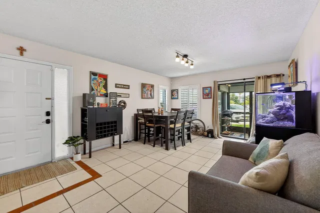 Unit 603 photo 2