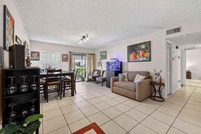 Unit 603 photo 6