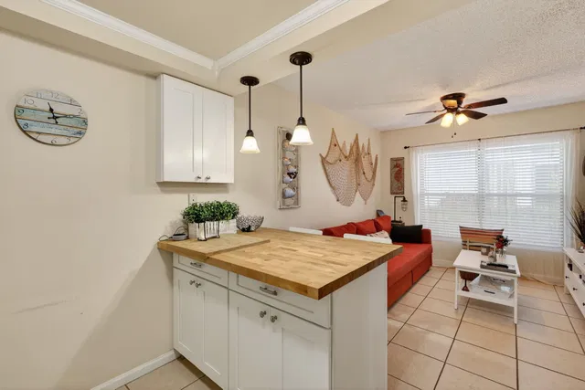 Unit 603 photo 7