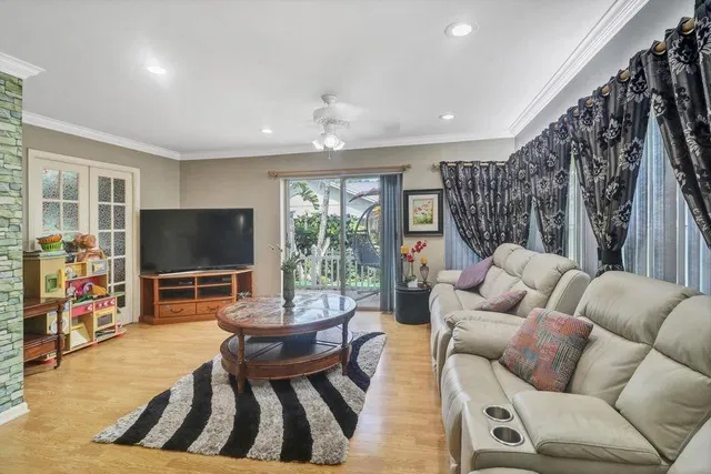 Residence photo 5
