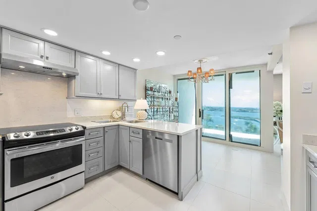 The Plaza of The Palm Beaches Unit 8g photo 7