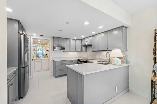 The Plaza of The Palm Beaches Unit 8g photo 8