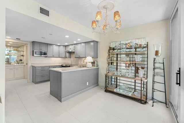 The Plaza of The Palm Beaches Unit 8g photo 9