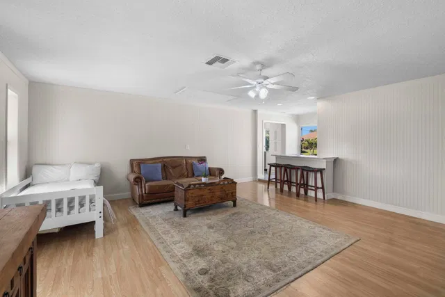 Residence photo 16
