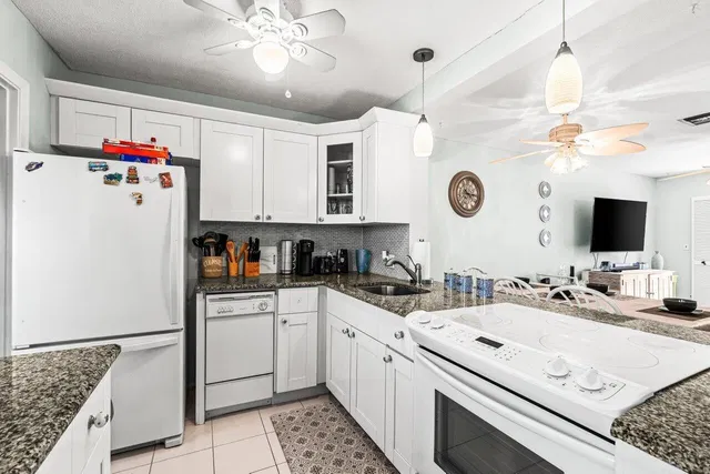 Unit 202 photo 6