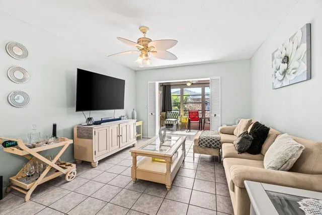 Unit 202 photo 12