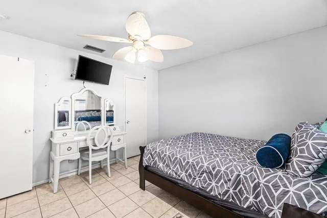 Unit 202 photo 22