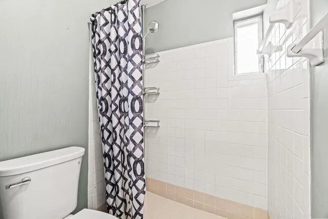 Unit 202 photo 26