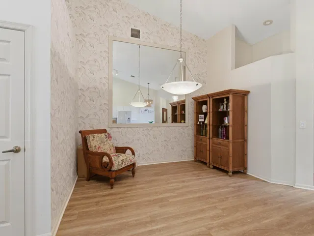  Residence photo 8