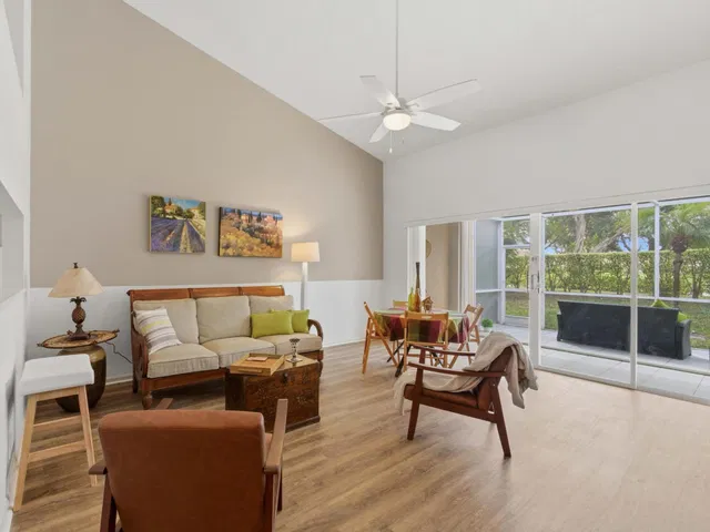  Residence photo 14