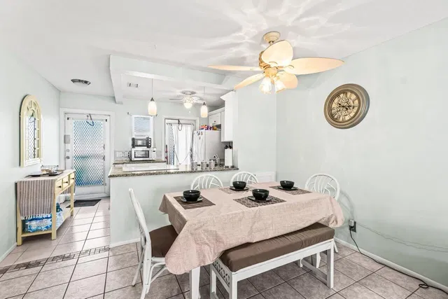 Unit 202 photo 11