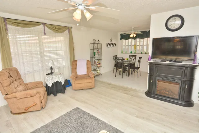 Unit 309 photo 5