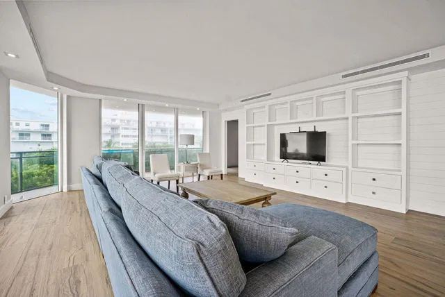 Miraflores Palm Beach Unit 306n photo 4