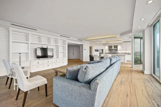 Miraflores Palm Beach Unit 306n photo 5