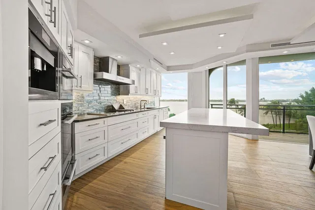 Miraflores Palm Beach Unit 306n photo 14