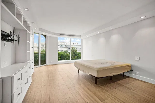 Miraflores Palm Beach Unit 306n photo 20